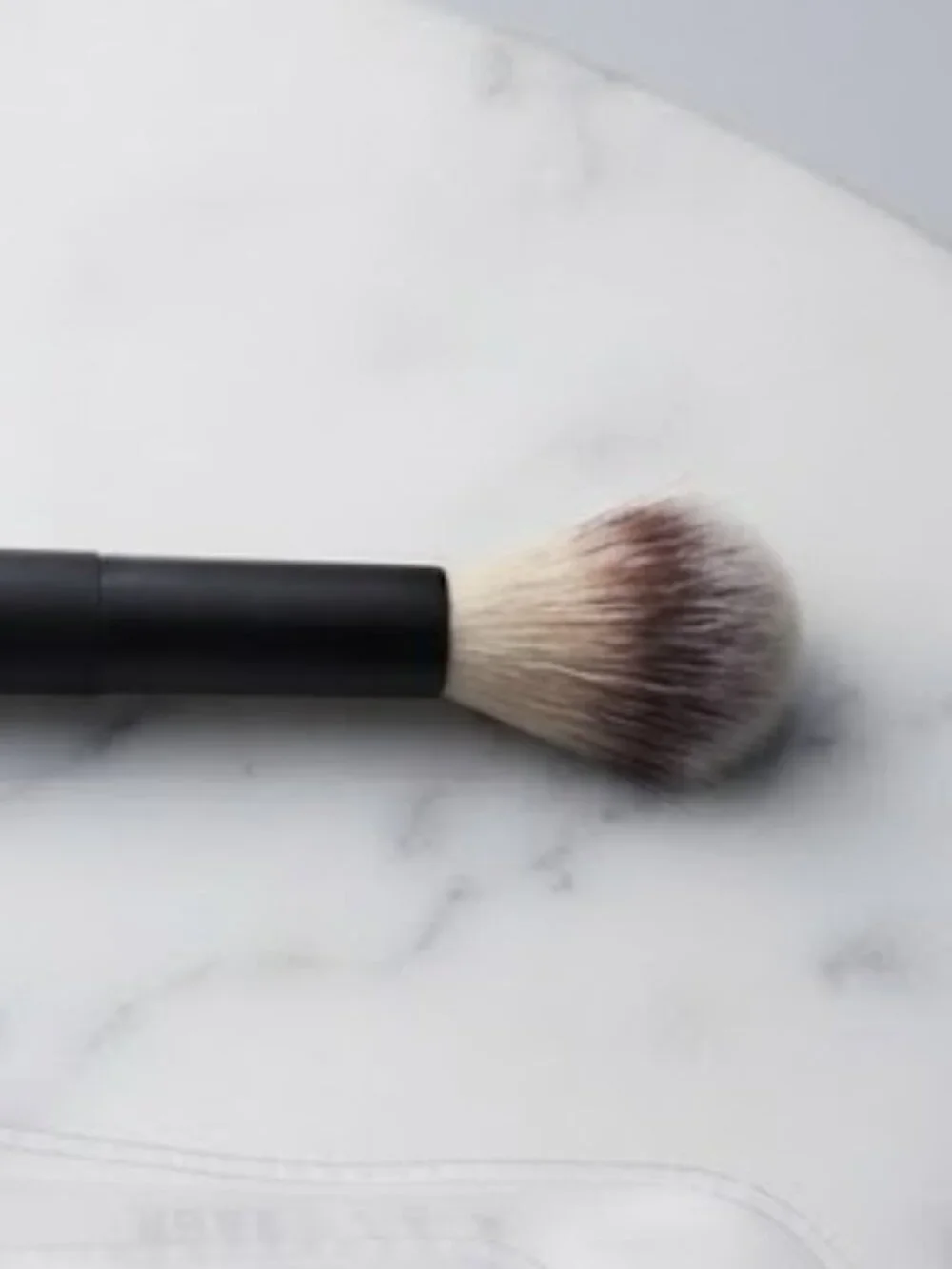 Eve Pearl #204 Dual Fan Highlighter Brush w/ Pouch | BRAND NEW